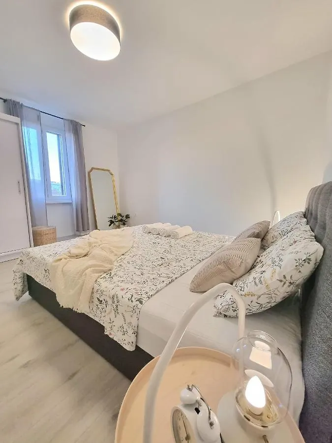 Un Ami Lägenhet Pula